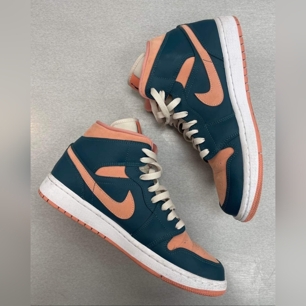 Womans Nike Air Jordon 1 Mid Sneakers